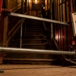 Astuce echafaudage escalier : base stable sur escalier