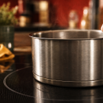 Fonctionnement plaque induction : casserole compatible 25 kHz sur plaque